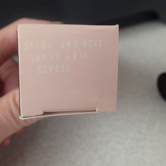 COPY - Mary Kay CC Cream Very Light - Picture 2 of 8